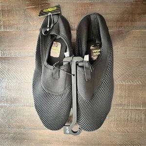 Athletic Works Men Water Shoe, Wide Width 9W (9 Wide) Brand New